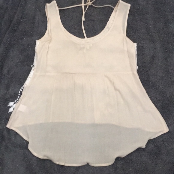 Hi-low tank top with chiffon and lace. Fits like a babydoll item. - Picture 2 of 3